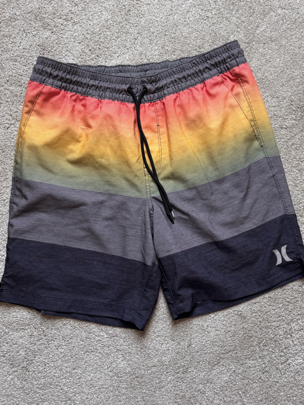 Men’s Hurley swim trunks L